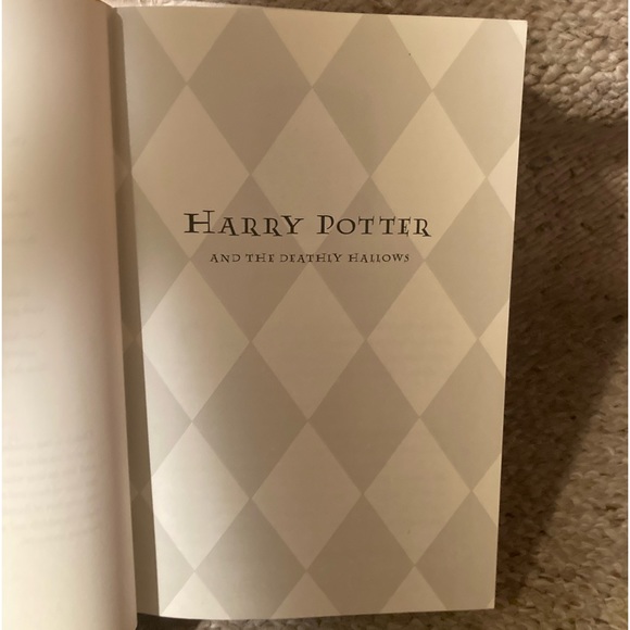 Book: Harry Potter and the Deathly Hallows, First Edition, July 2007 - Picture 12 of 16